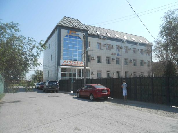 Продается Здание, площадью 2098.6 м², г. Атырау, ул. Азаттык 78 а