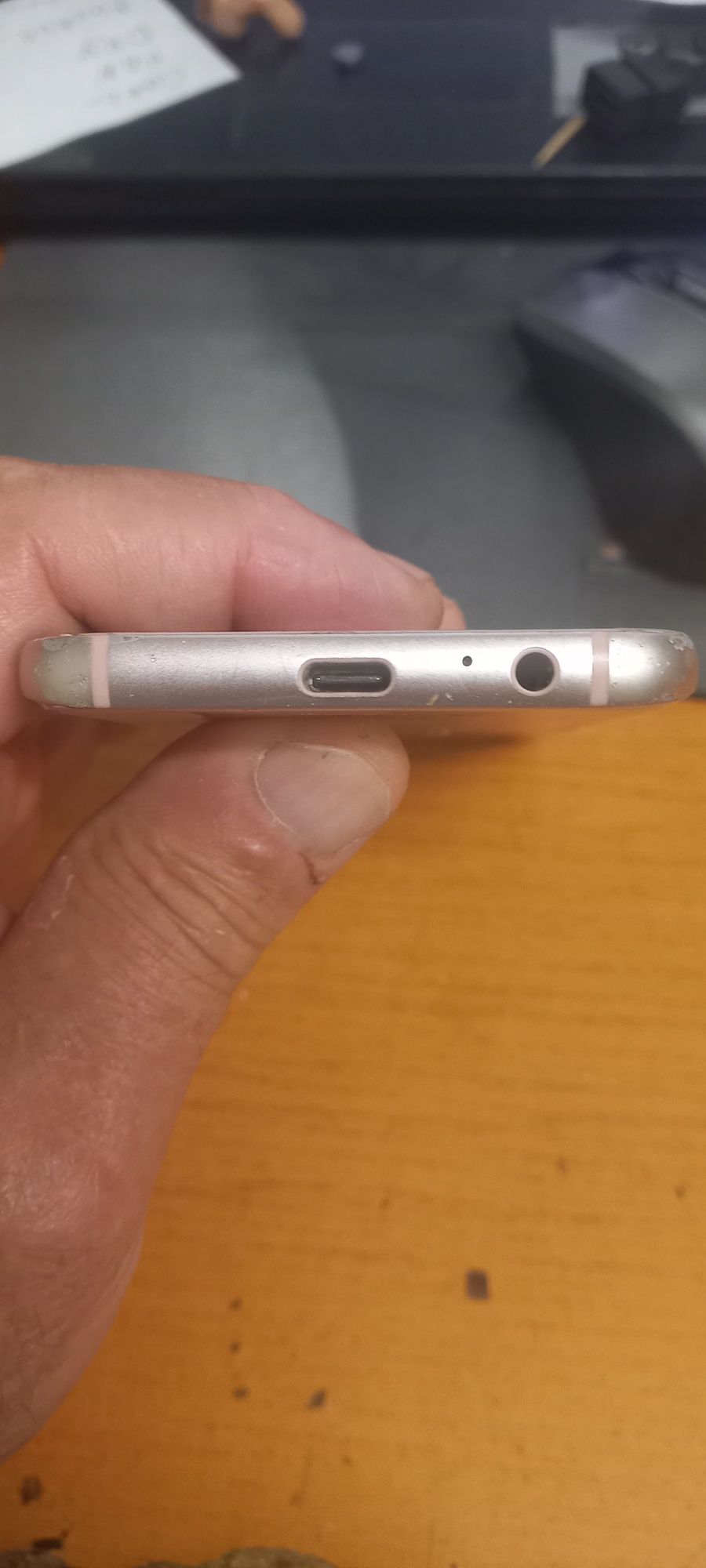 Samsung Galaxy A7 (2017) SM-A 720- за части\Sony Xperia