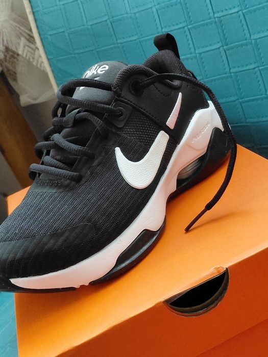 Обувки air zoom bella 6 чисто нови са от about you  но са ми малки