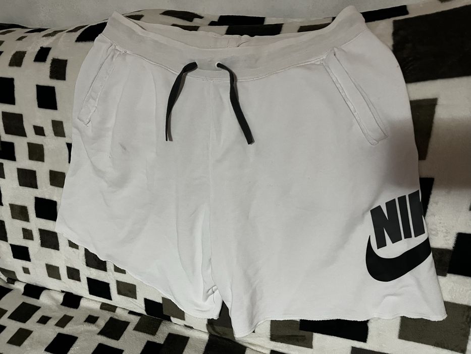 Pantaloni scurti Nike, marimea XL