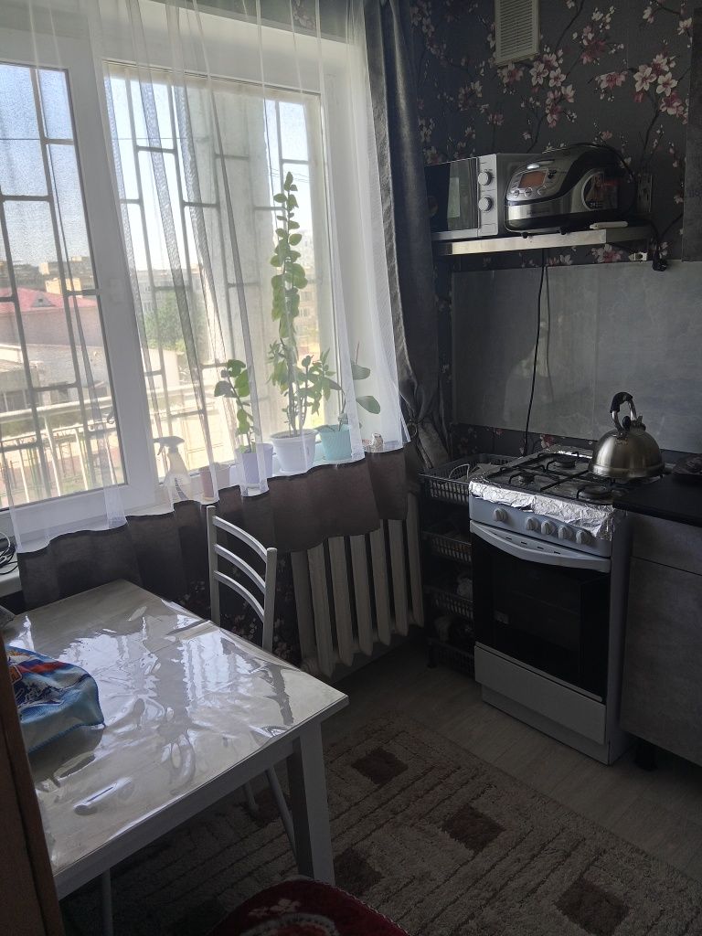 Продается 2-ух, ком. кв в 4 мкр 49 д. г/д 4-этаж.