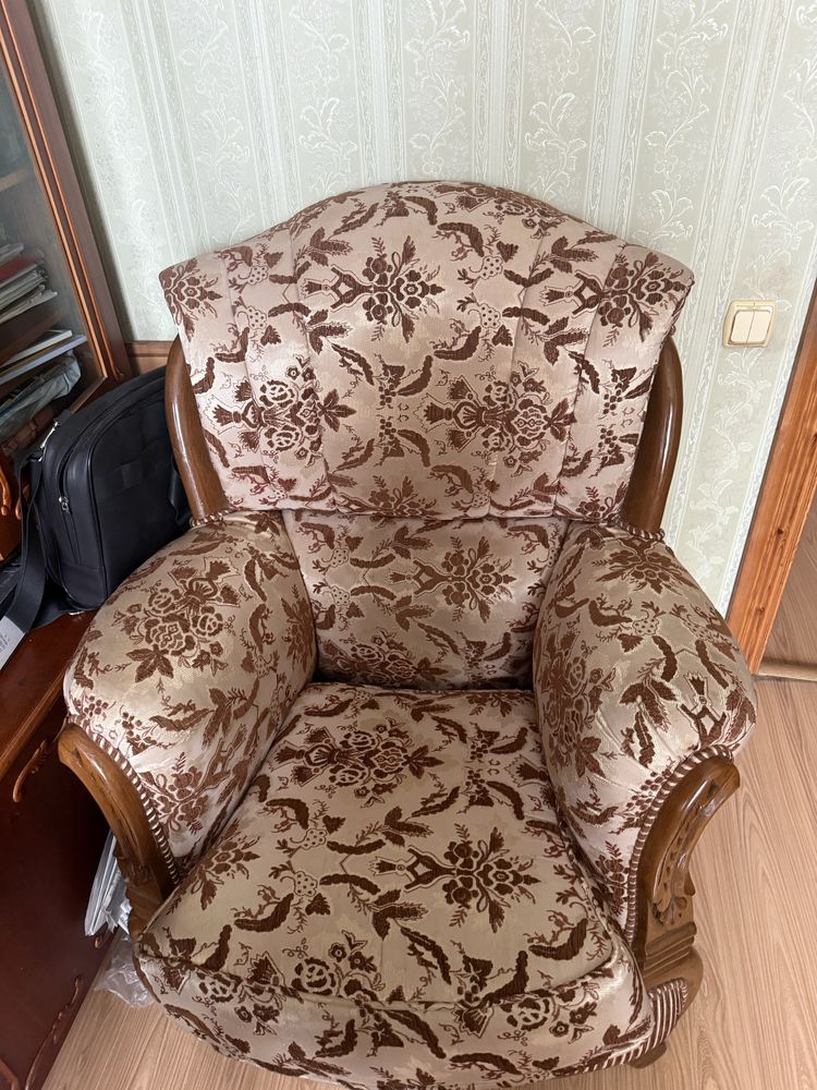 Продам диван и 2 кресло