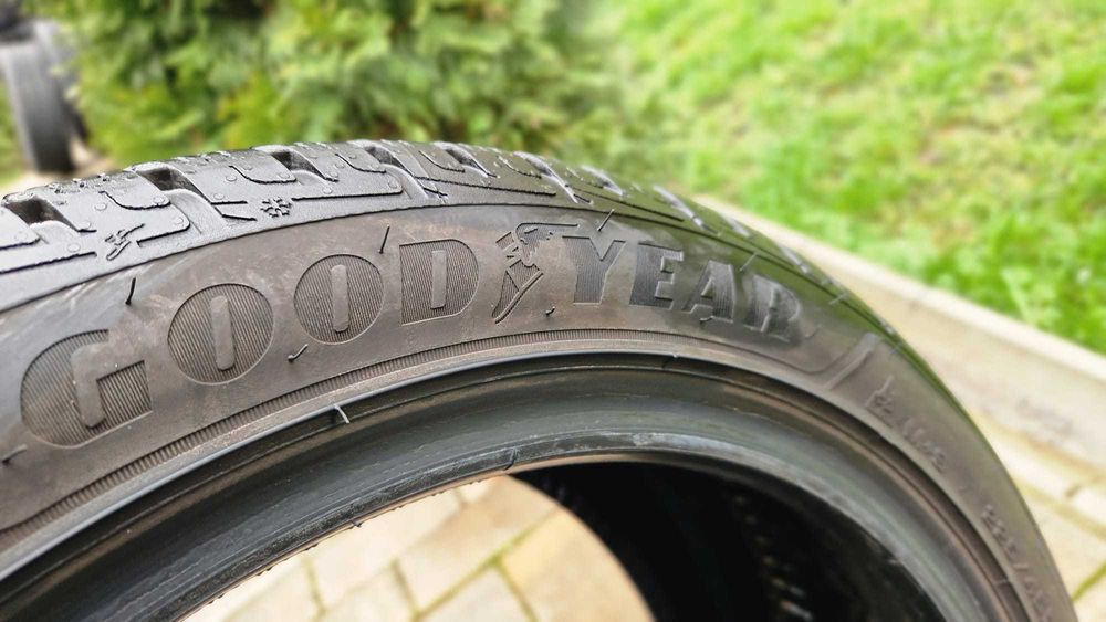 Anvelopa iarna 225 45 R 17 Goodyear