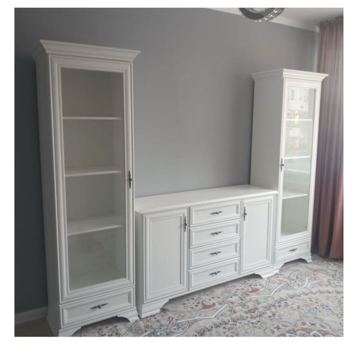 Продам горку / гарнитур в гостиную. Комод и два витринных шкафа