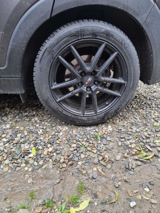 4 jante cu roți în stare foarte bună.