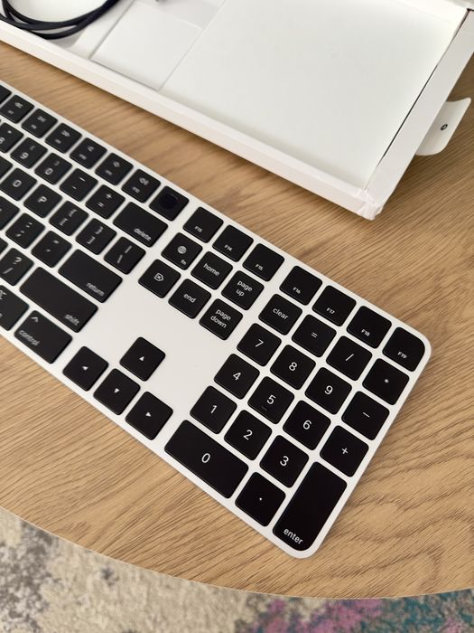 Tastatura Apple Magic cu Touch ID + numeric pad, neagra, wireless
