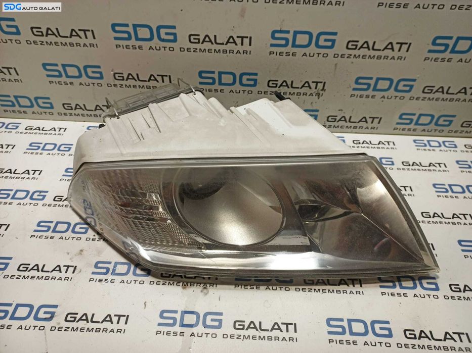 Far Dreapta Xenon cu Lupa Skoda Octavia 2 2004 - 2008 [L1002]