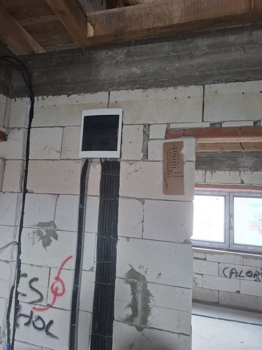 Electrician cu experienta