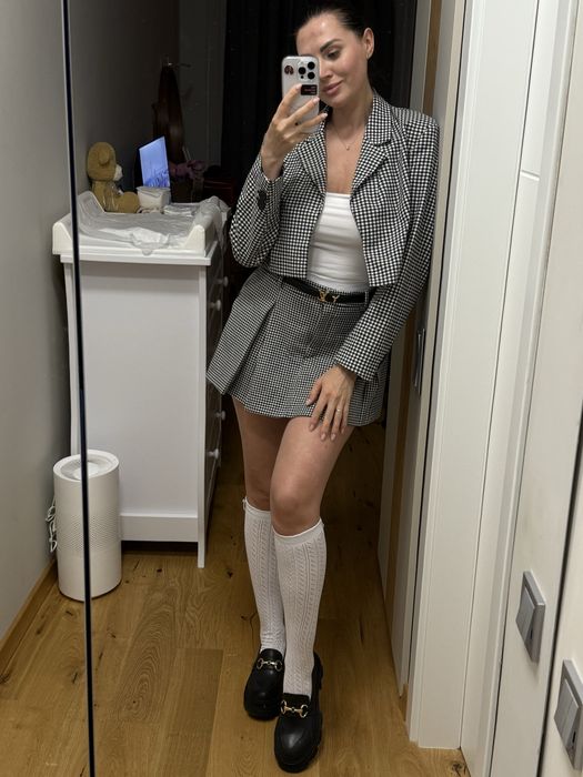 Zara комплект състоящ се от пола-шорти и късо сако