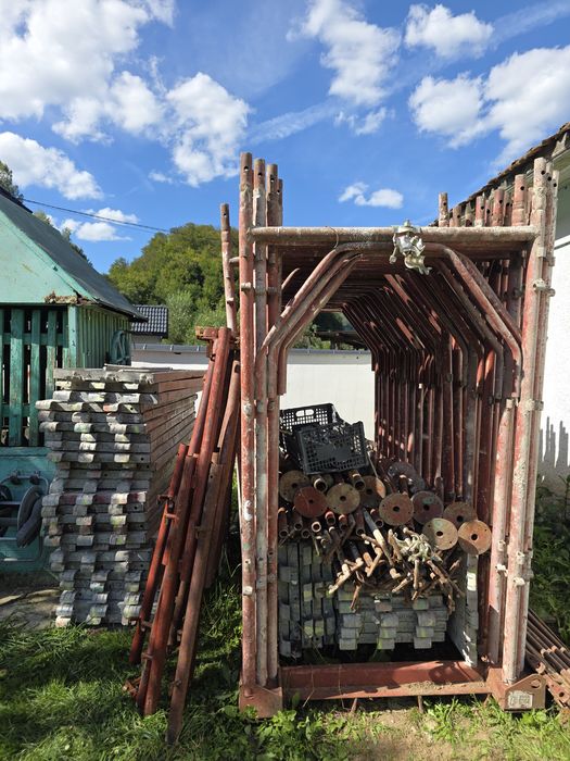 Vând schela metalica completa cu toate accesoriile 150mp