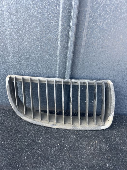Grila radiator/ bara BMW e87 e90 x1 e84