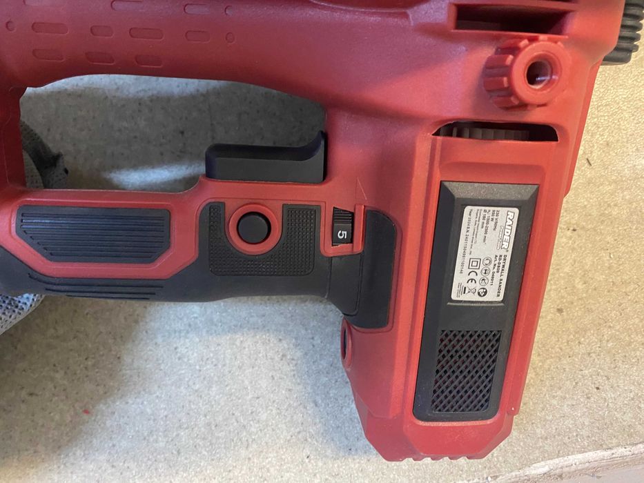 Шлайфмашина за стени и тавани 950W Ø180mm 2LED RD-DS09/ R20 Помпа 40V