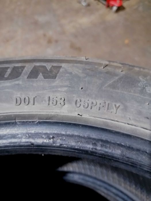 ПРОДАВАМ 2БР ЗИМНИ ГУМИ 205/50/17 40лв