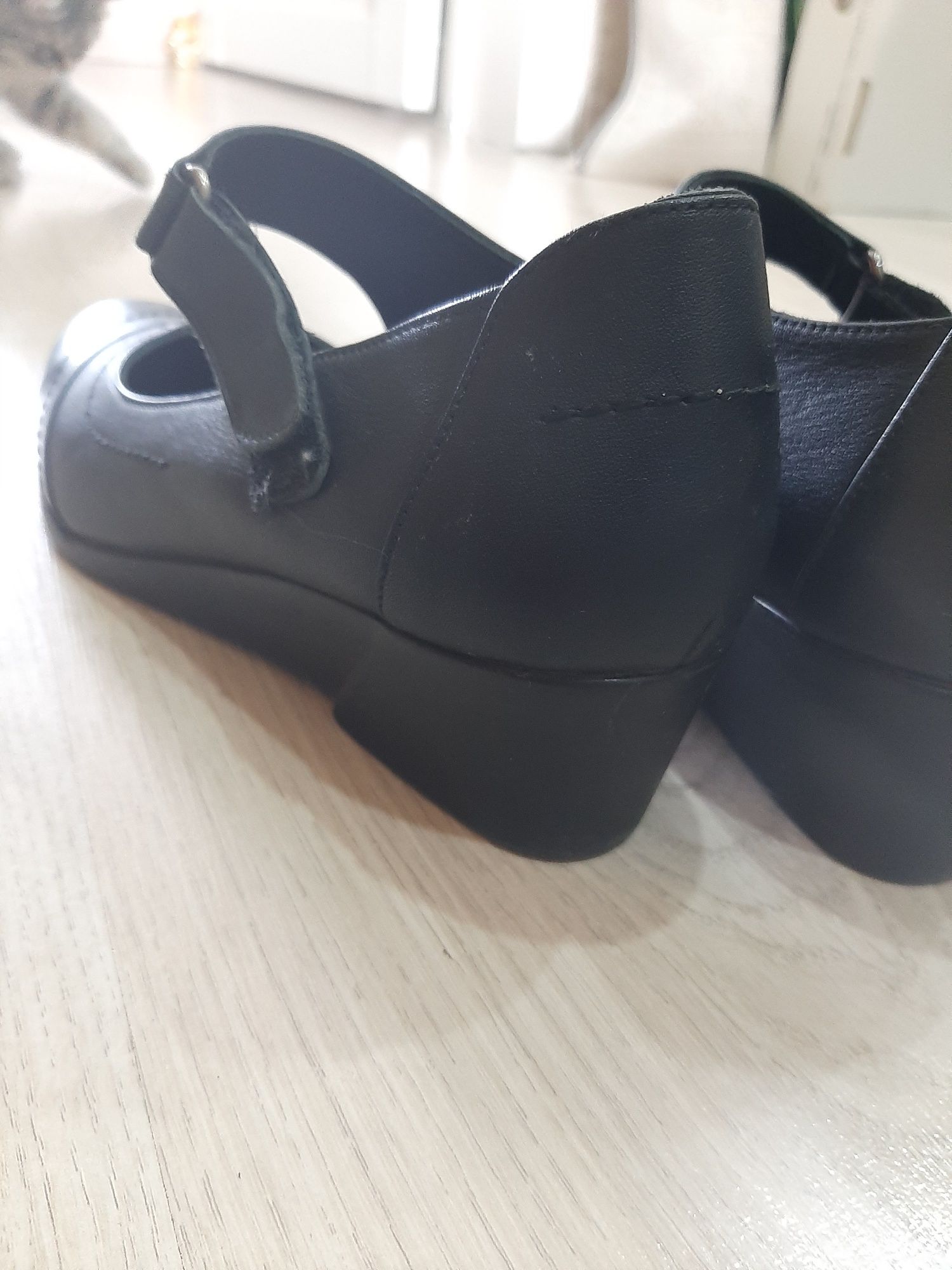 Женские  черные туфли