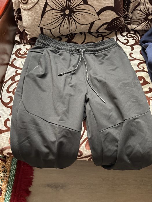 Продается Nike teech fleeace размер L рост с 165-170