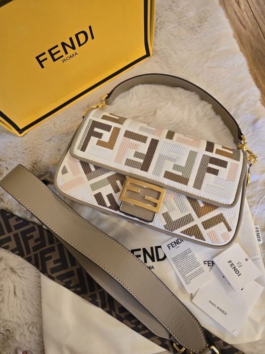 Налична чанта Fendi Baguette