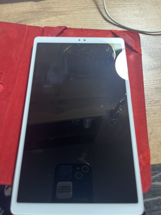 Планшет продам в новам состоянии проктически не пользавалась samsung