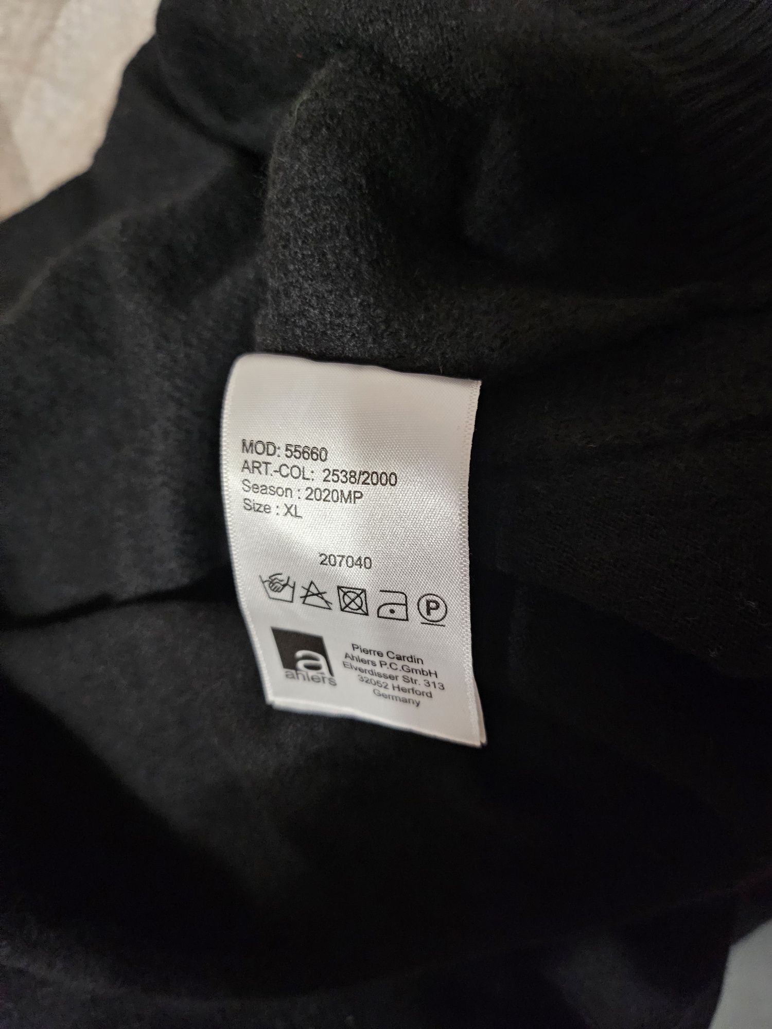Продавам пуловер Pierre Cardin