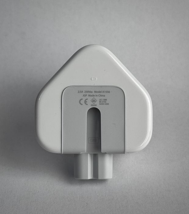 Оригинален Apple UK Plug Adapter A1556