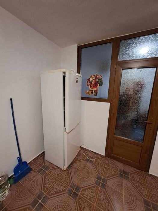Închiriez apartamet cu 2 camere semidecomandat