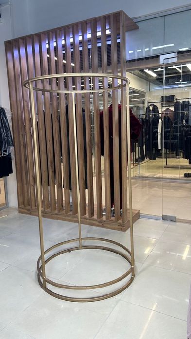 Стойка для одежды