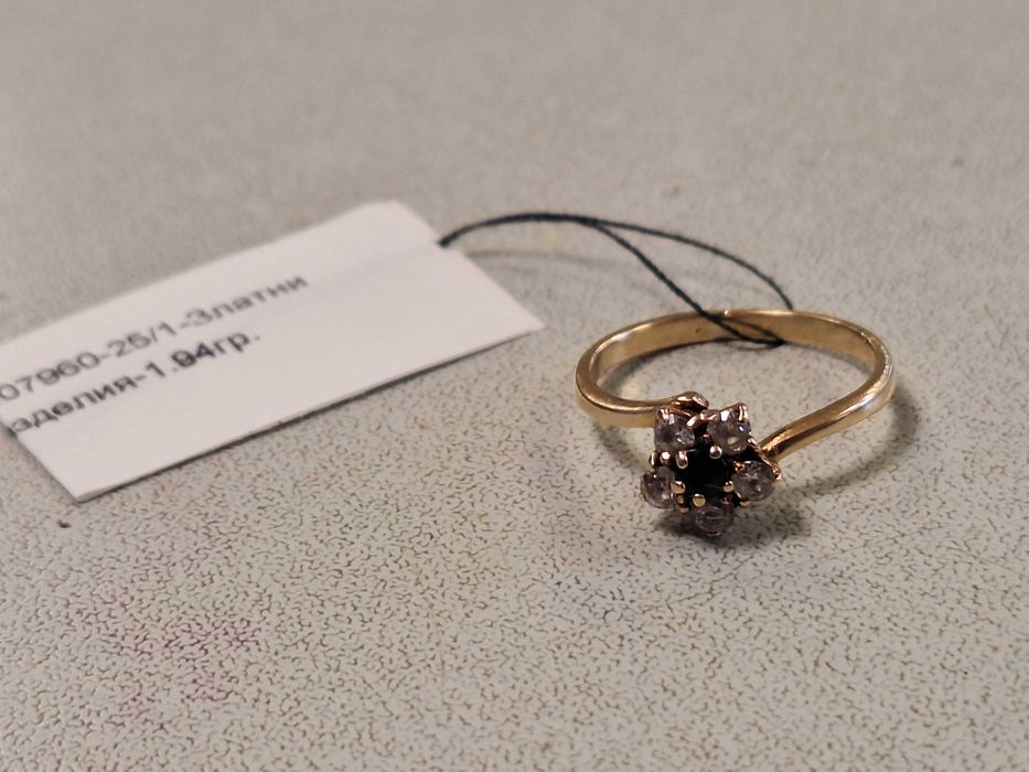 Дамски златен пръстен 1,94гр.