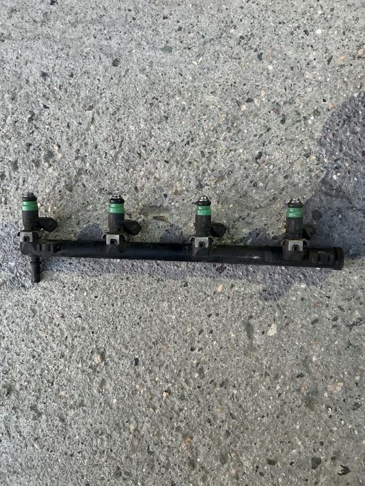 Топливная рампа, форсунки Ниссан Альмера