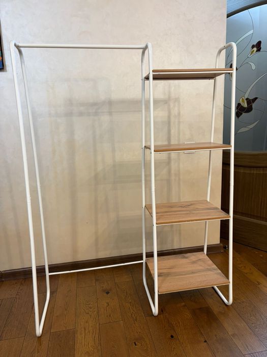 Вешалка в очень хорошем состоянии