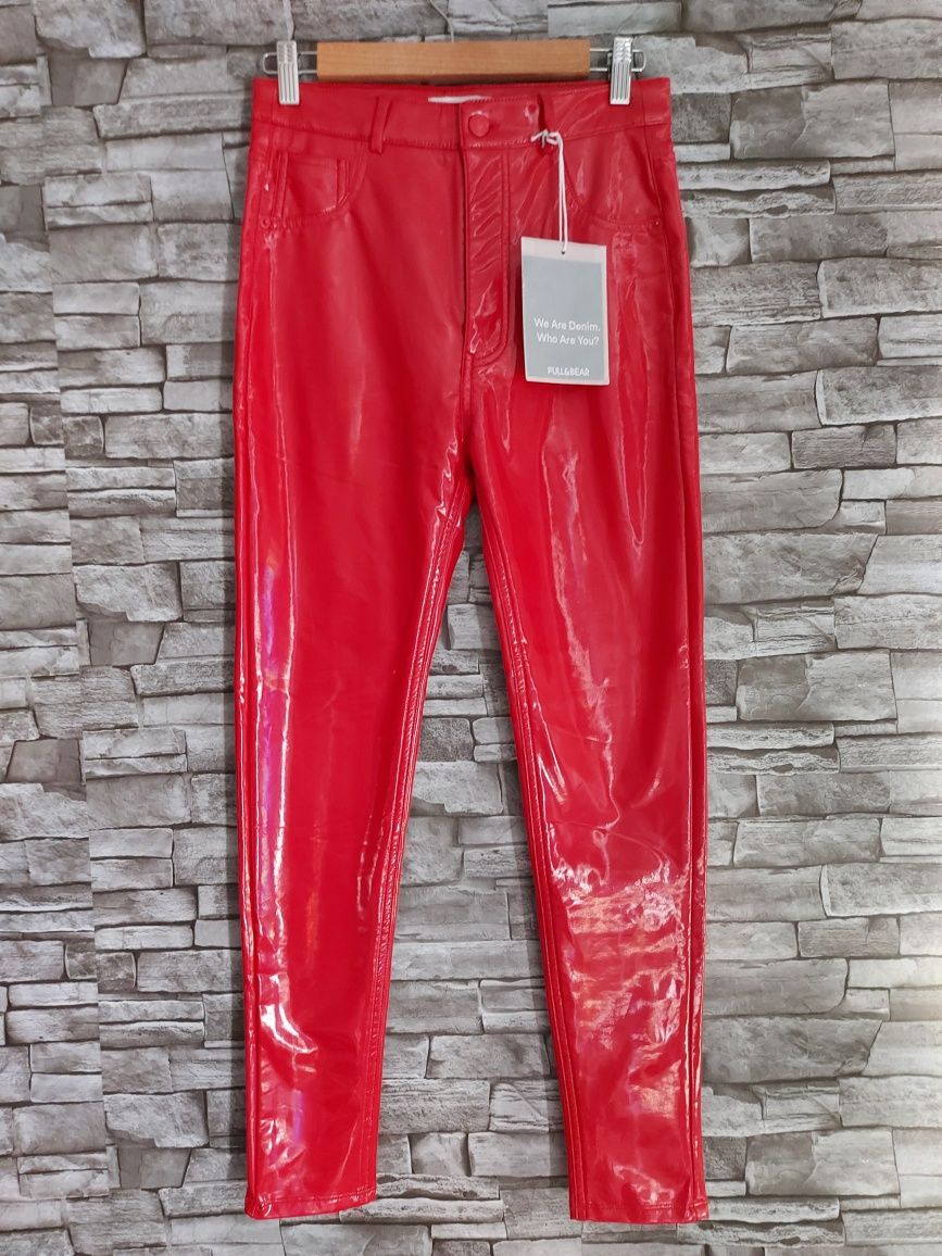 Pantaloni latex rosu