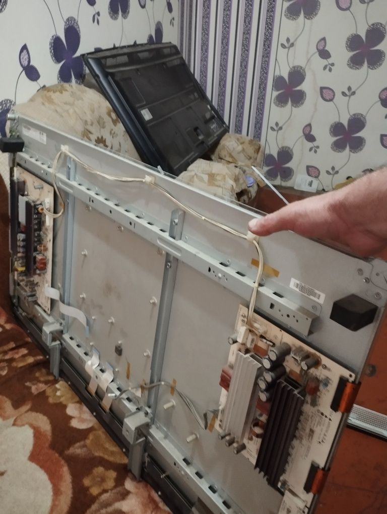 Продам Экран LG 129 диагональ