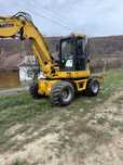 Excavator pe roti Komatsu