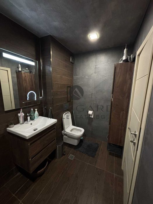 Продава се Двустаен апартамент в Пловдив, Център - 71 кв.м за 2250 €/кв.м - Снимка #4