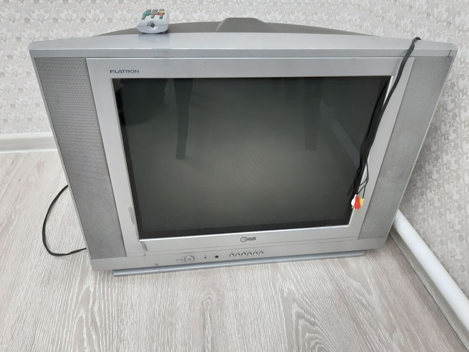 Продам телевизор 54 вроде диагональ Лджи LG.
