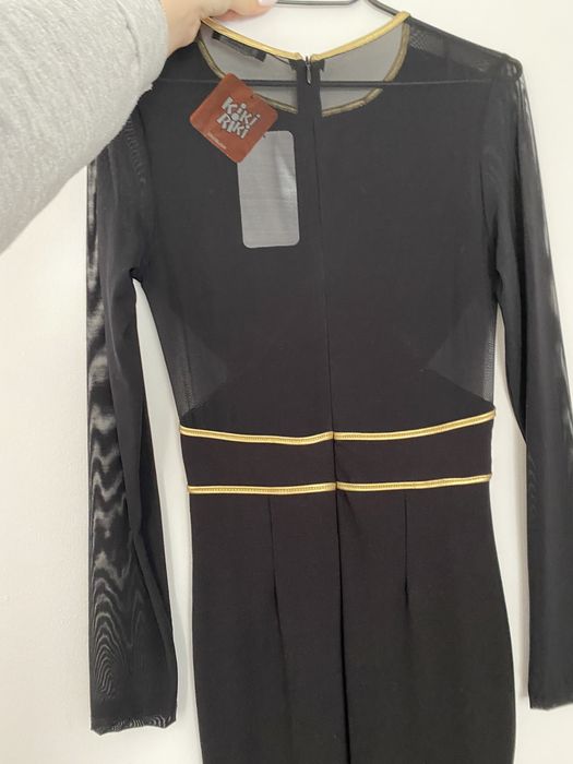 Rochie neagră cu detalii