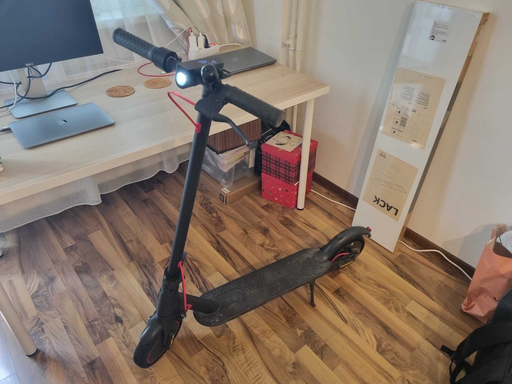 Trotineta Electrica Xiaomi Mijia M365 PRO