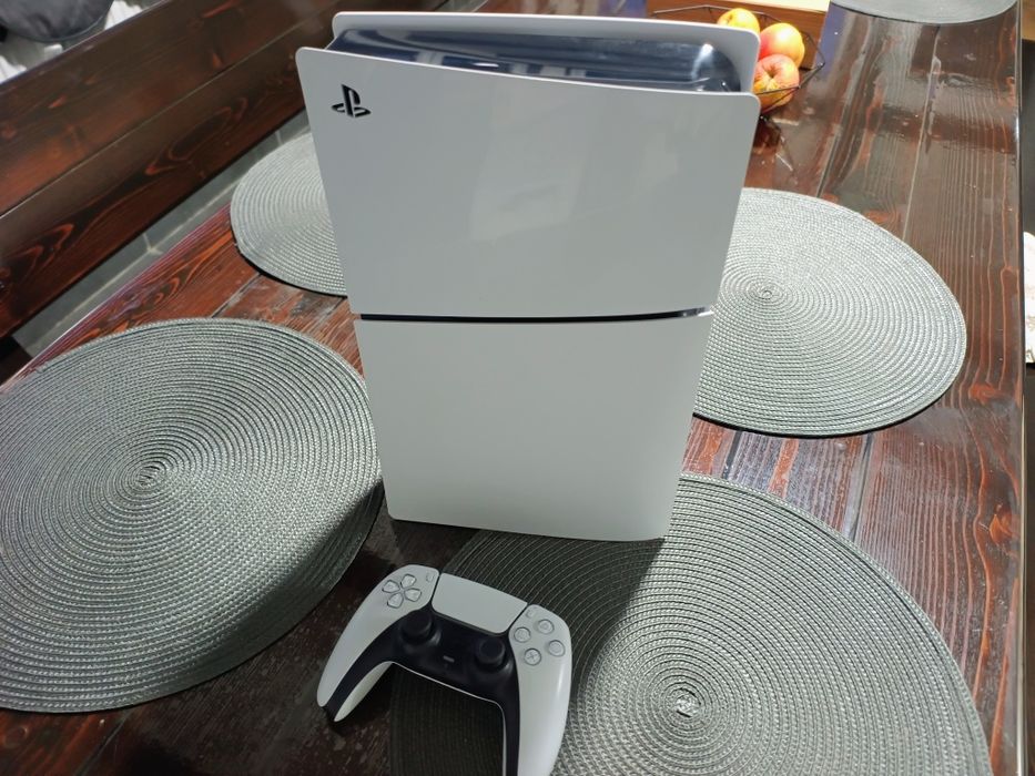 Vând PS5 Slim DiskEdition cu toate accesoriile