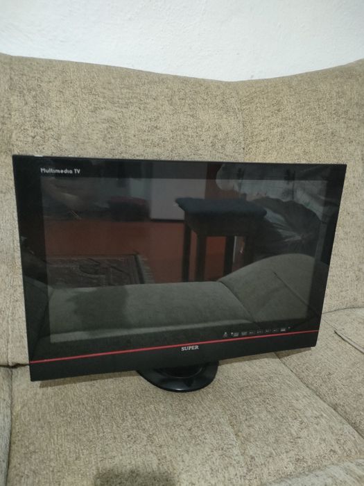 Тиливизор пульт имеется.