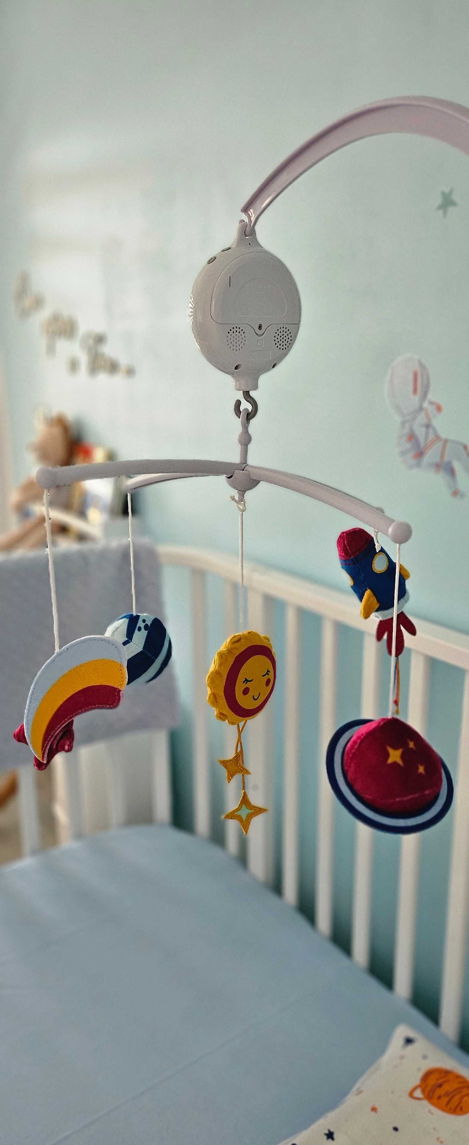 Музикална въртележка за легло и кошара Babyono