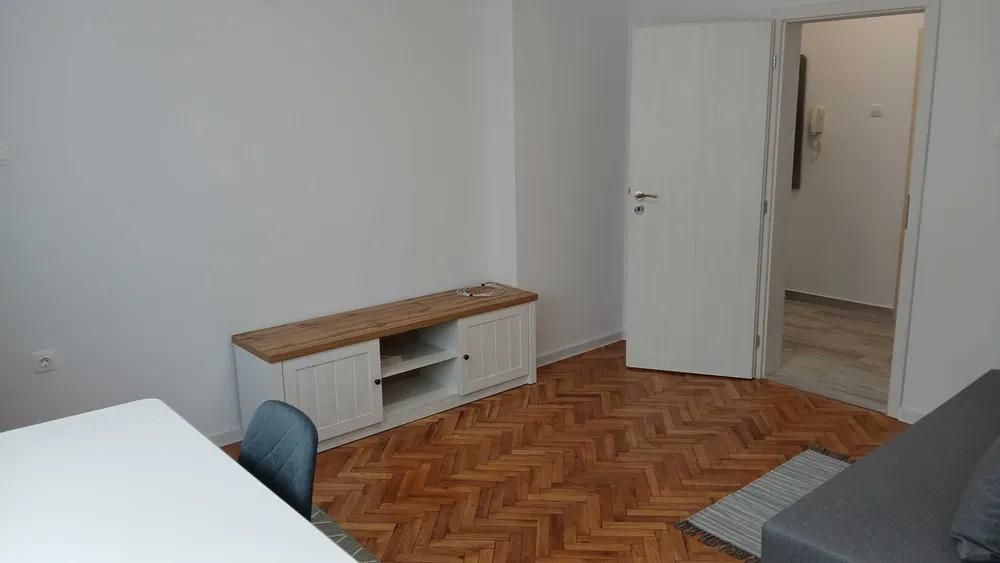 Дава се под наем Двустаен апартамент в Варна, Зимно кино Тракия - 55 кв.м за 375 € - Снимка #2