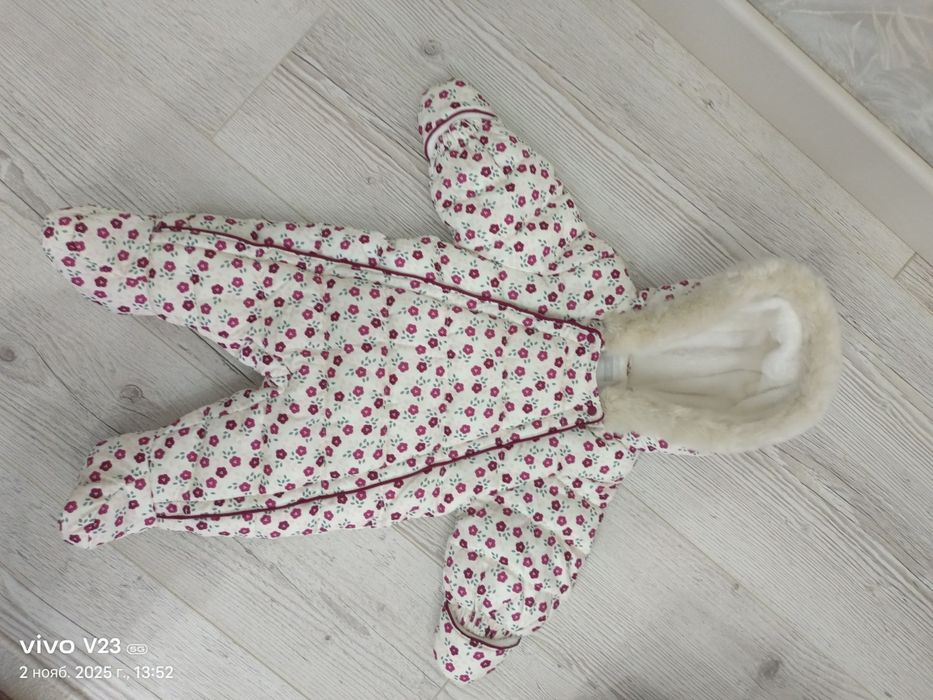 Продам новый зимний комбинезон для новорождённого