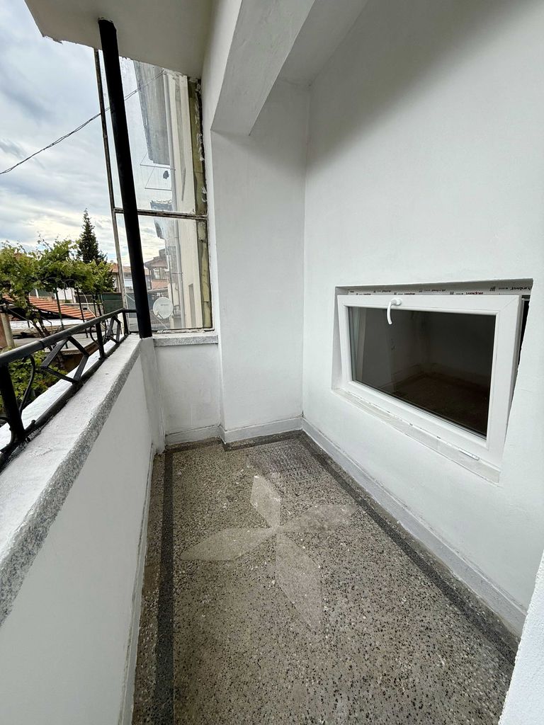 Дава се под наем Тристаен апартамент в Асеновград - 110 кв.м за 510 € - Снимка #15