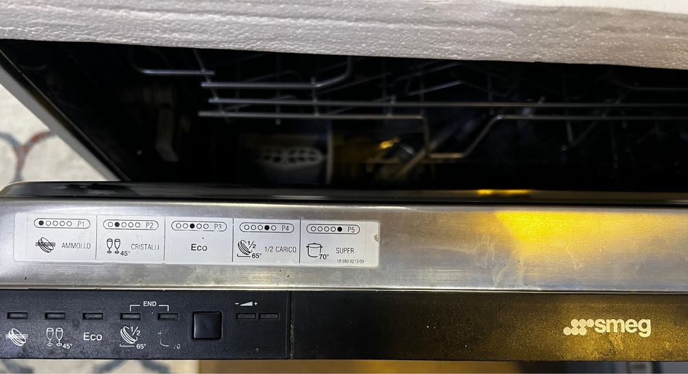 Продам нерабочую посудомойку Smeg