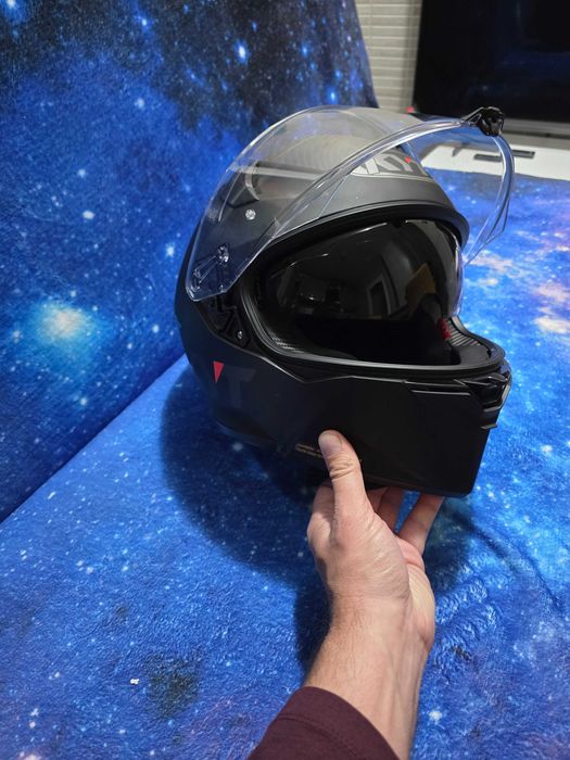 Vand cască motocicleta in stare impecabila. Achitată acum cateva zile