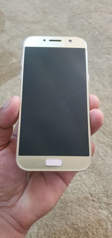 Telefon Retro Samsung A 5 sotiladi