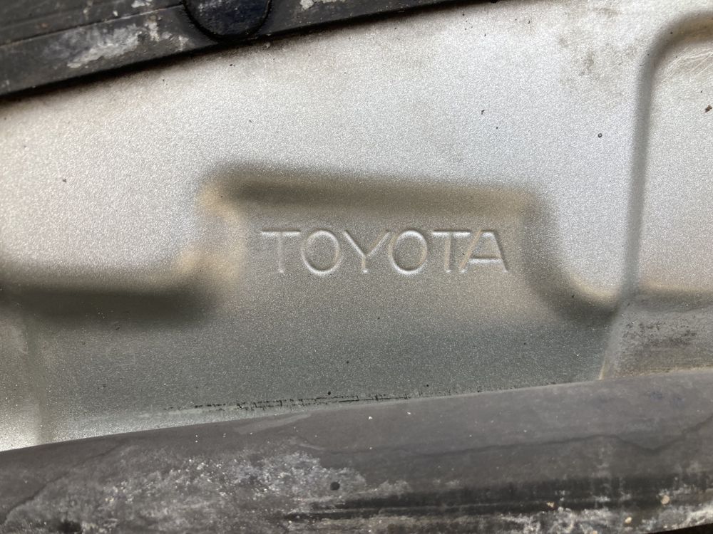 Преден капак за тойота превия/Toyota previa 02-06г