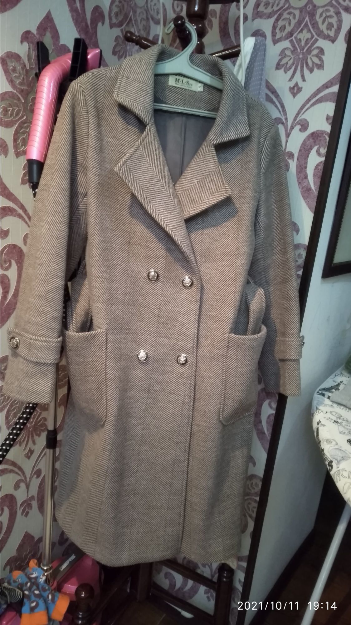 Женское пальто в идеальном состоянии
