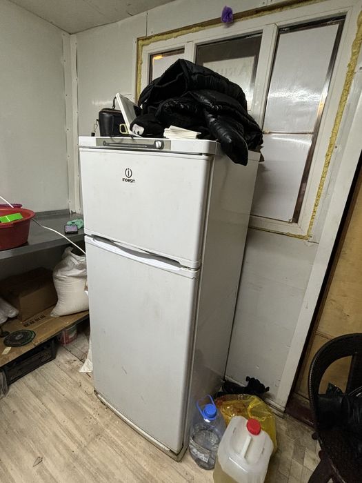 продается холодильник
