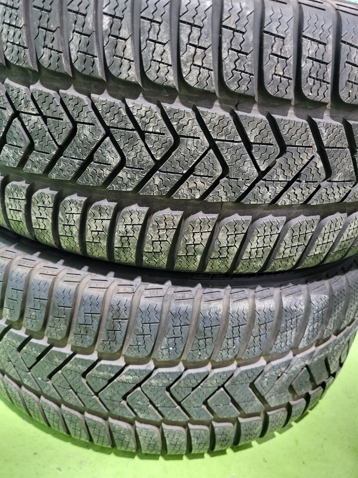 2 бр 245/40/18 Pirelli зимни гуми