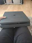 Playstation 4 in condiție foarte bune merge exceptional