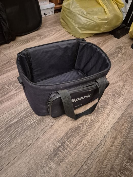 Vand amplificator spark 40 +husa si cablurile lui